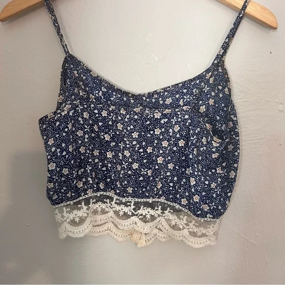 Lucca Couture Blue Floral Button Up Crop Top Lace Detail Size Small - Picture 6 of 11